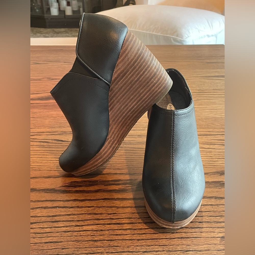 Dr. Scholl’s Women’s memory foam leather Booties size 7.5